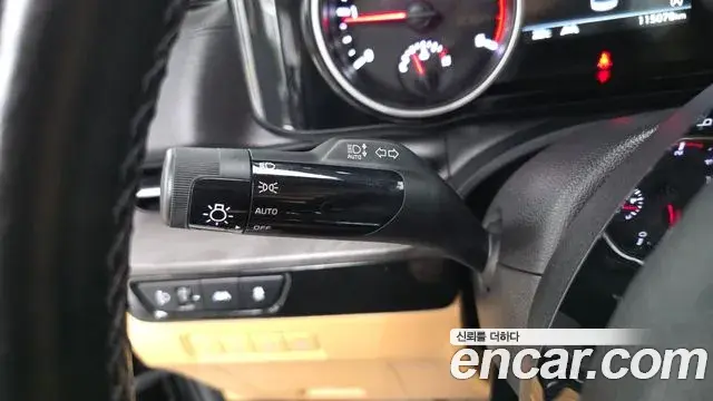Kia Carnival 2022 — ფოტო 18/34