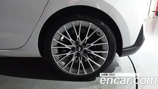 Hyundai i30 2020 — Photo 13/38