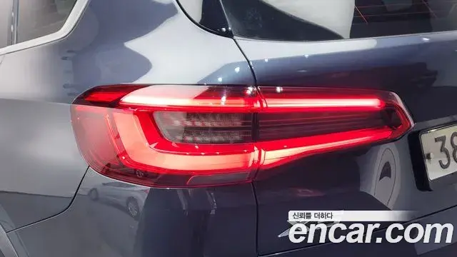 BMW X5 2019 — Photo 28/37