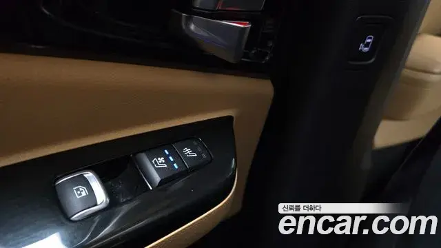 Kia Carnival 2023 — Şəkil 23/31