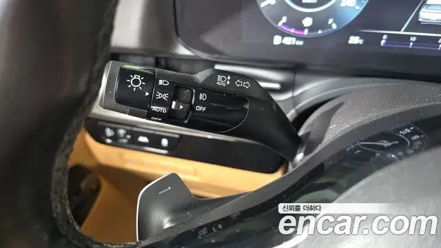 Kia Carnival 2023 — Şəkil 16/31