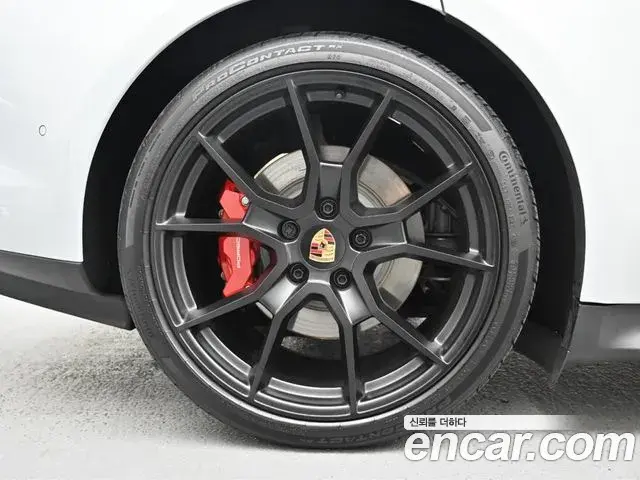 Porsche Taycan 2025 — Photo 12/20