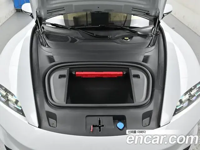 Porsche Taycan 2025 — Photo 13/20