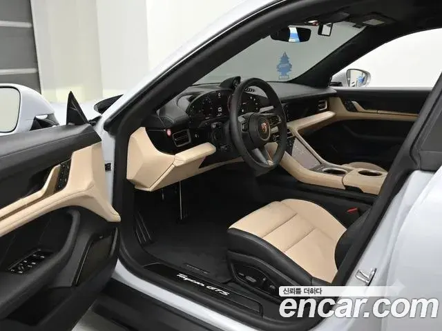 Porsche Taycan 2025 — Photo 16/20