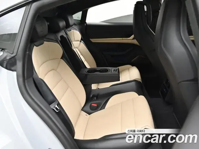 Porsche Taycan 2025 — Photo 19/20