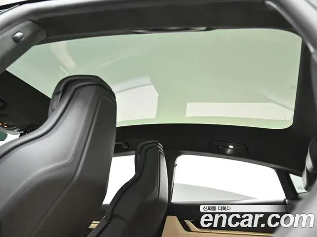Porsche Taycan 2025 — Photo 14/20