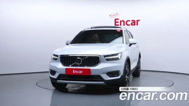 Volvo XC40 2019 — Şəkil 12/33