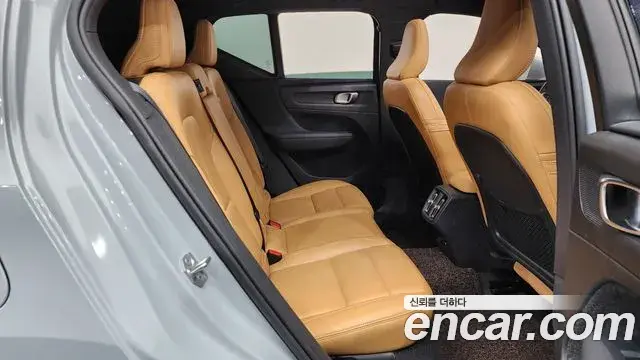 Volvo XC40 2019 — Şəkil 33/33