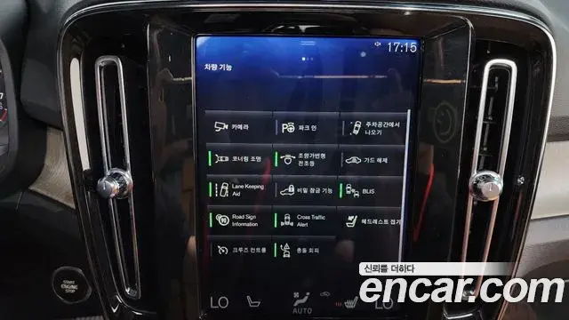 Volvo XC40 2019 — Şəkil 26/33