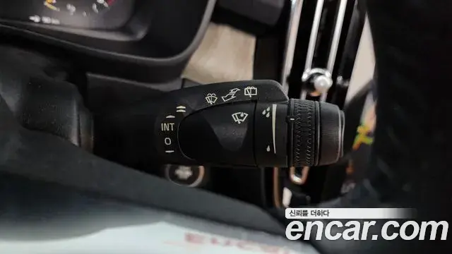 Volvo XC40 2019 — Şəkil 20/33