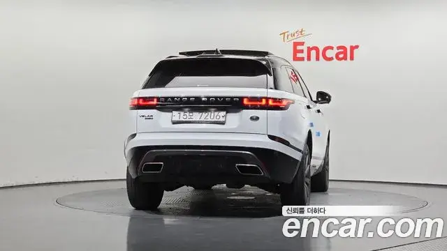 Land Rover Range Rover Velar 2019 — ფოტო 13/35
