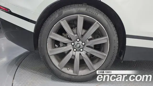 Land Rover Range Rover Velar 2019 — ფოტო 3/35