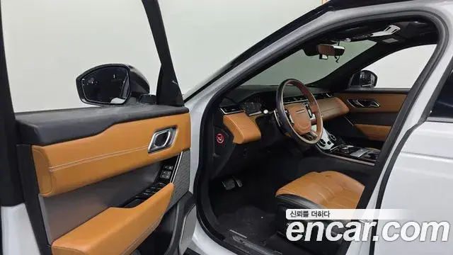 Land Rover Range Rover Velar 2019 — ფოტო 32/35