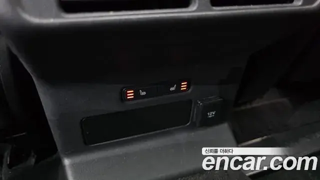 Land Rover Range Rover Velar 2019 — ფოტო 31/35