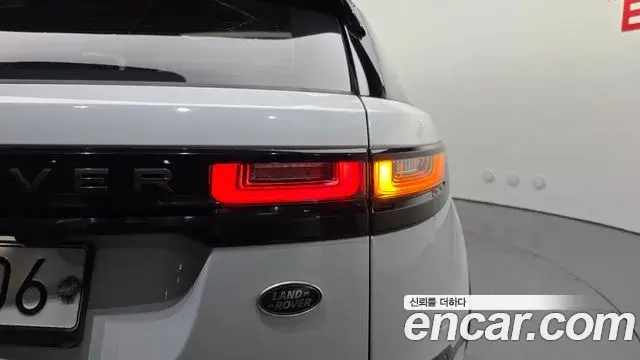 Land Rover Range Rover Velar 2019 — ფოტო 14/35