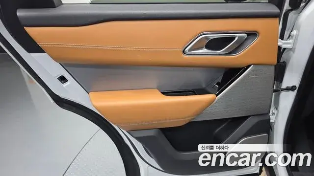 Land Rover Range Rover Velar 2019 — ფოტო 18/35