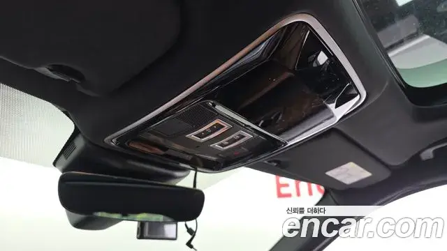 Land Rover Range Rover Velar 2019 — ფოტო 33/35