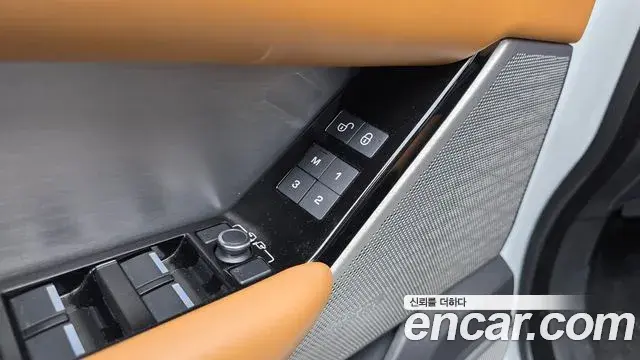 Land Rover Range Rover Velar 2019 — ფოტო 22/35