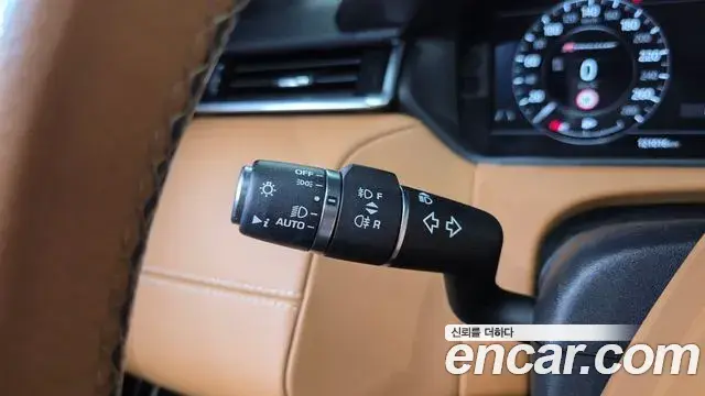 Land Rover Range Rover Velar 2019 — ფოტო 34/35