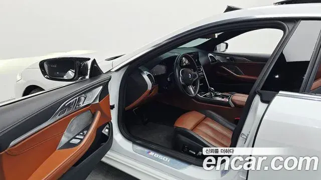 BMW 8 Series 2024 — Şəkil 16/36