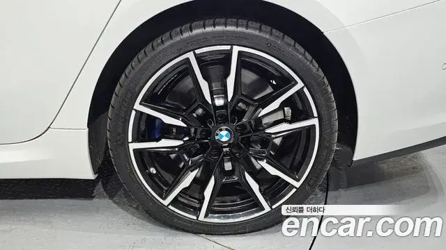 BMW 8 Series 2024 — Şəkil 13/36