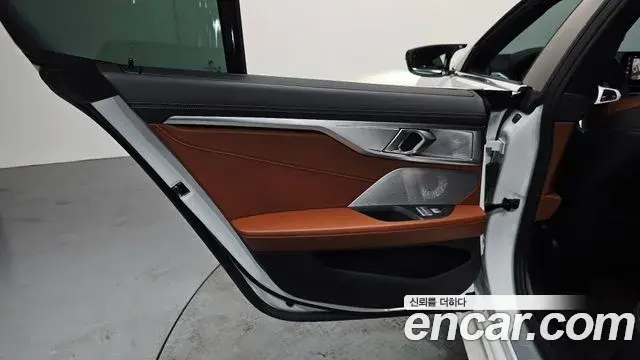 BMW 8 Series 2024 — Şəkil 15/36