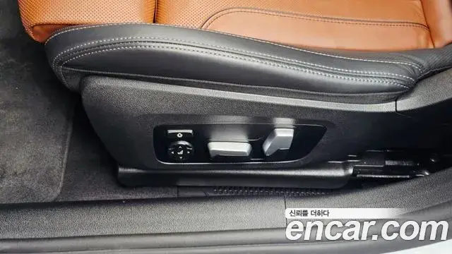 BMW 8 Series 2024 — Şəkil 18/36