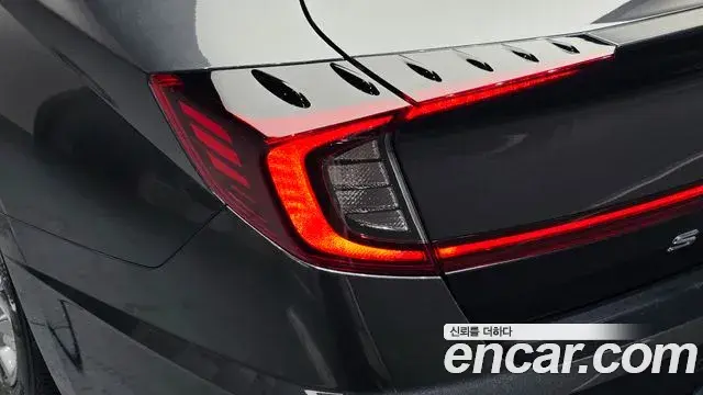 Hyundai Sonata Hybrid 2022 — Şəkil 9/31