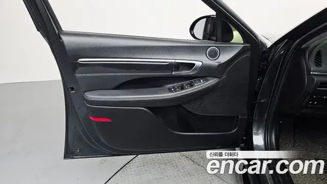 Hyundai Sonata Hybrid 2022 — Şəkil 27/31