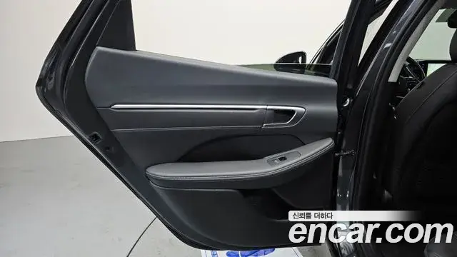 Hyundai Sonata Hybrid 2022 — Şəkil 16/31