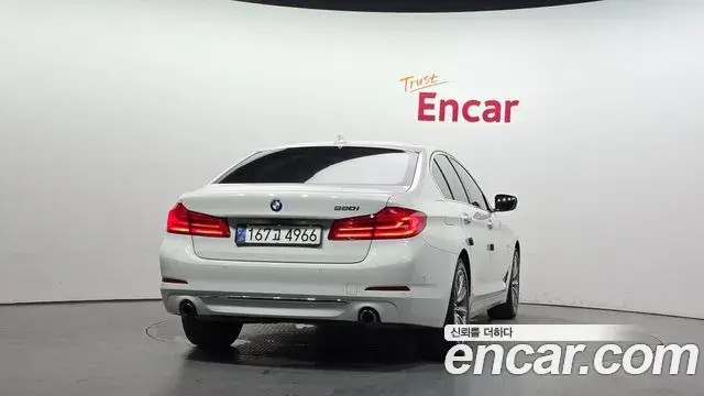 BMW 5 Series 2018 — ფოტო 10/20