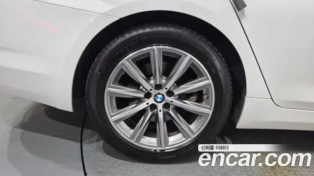 BMW 5 Series 2018 — ფოტო 7/20