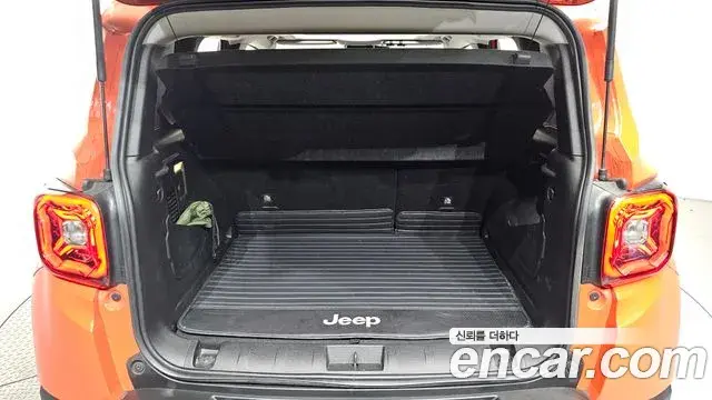 Jeep Renegade 2020 — Şəkil 27/32