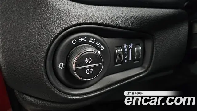 Jeep Renegade 2020 — Şəkil 28/32