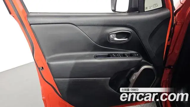 Jeep Renegade 2020 — Şəkil 24/32