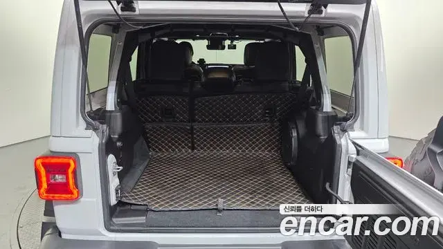Jeep Wrangler 2024 — Photo 33/35