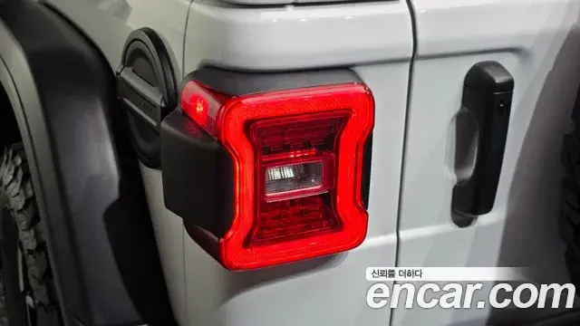 Jeep Wrangler 2024 — Photo 29/35