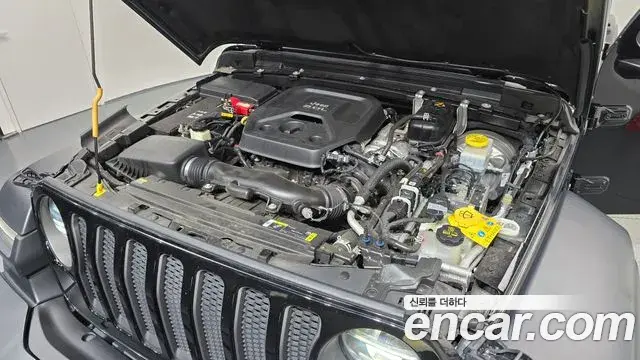 Jeep Wrangler 2021 — Photo 18/20
