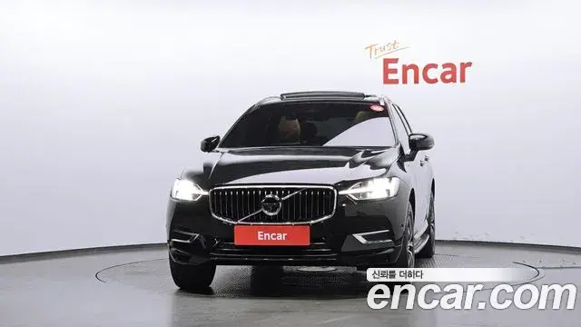 Volvo XC60 2021 — ფოტო 5/20