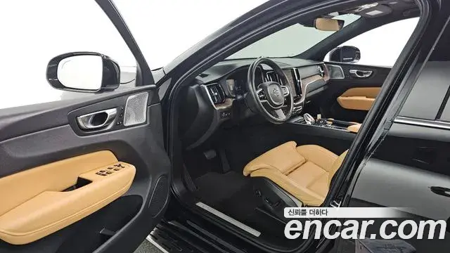 Volvo XC60 2021 — ფოტო 20/20