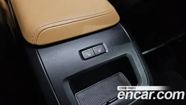 Volvo XC60 2021 — ფოტო 14/20