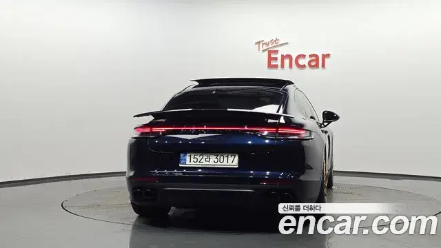 Porsche Panamera 2022 — ფოტო 17/33