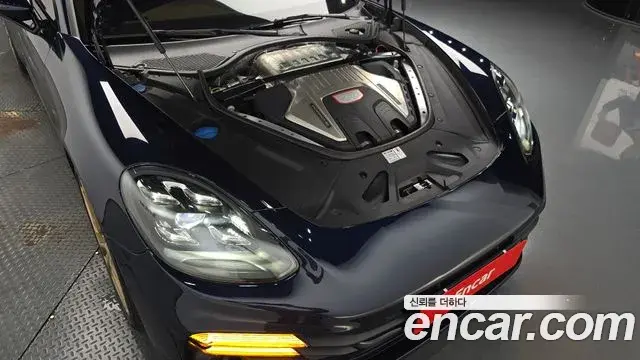 Porsche Panamera 2022 — ფოტო 16/33