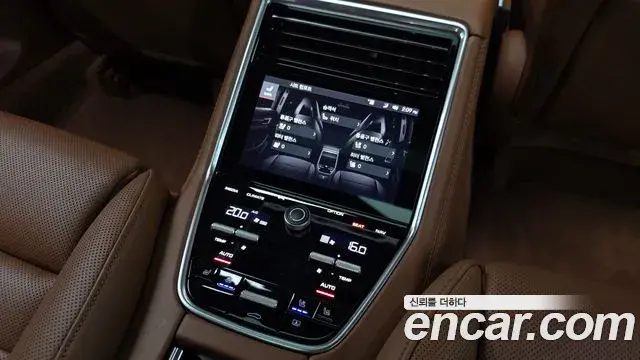 Porsche Panamera 2022 — ფოტო 23/33