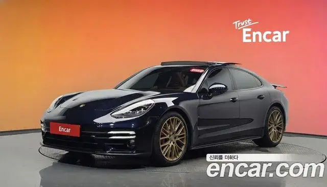 Porsche Panamera 2022 — ფოტო 29/33