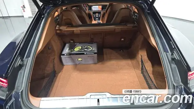 Porsche Panamera 2022 — ფოტო 14/33