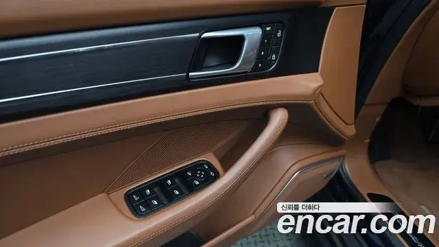 Porsche Panamera 2022 — ფოტო 33/33
