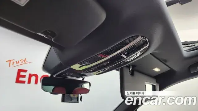 Porsche Cayenne 2019 — Фото 17/20