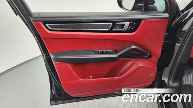 Porsche Cayenne 2019 — Şəkil 27/34