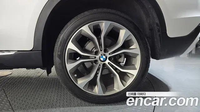 BMW X6 2018 — ფოტო 25/37